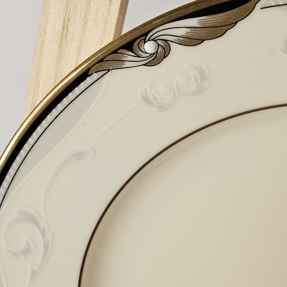 Nortitake Formal Bone China Ivory and Gold Trim Bread & Butter Plate Sunswept... - Picture 4 of 10